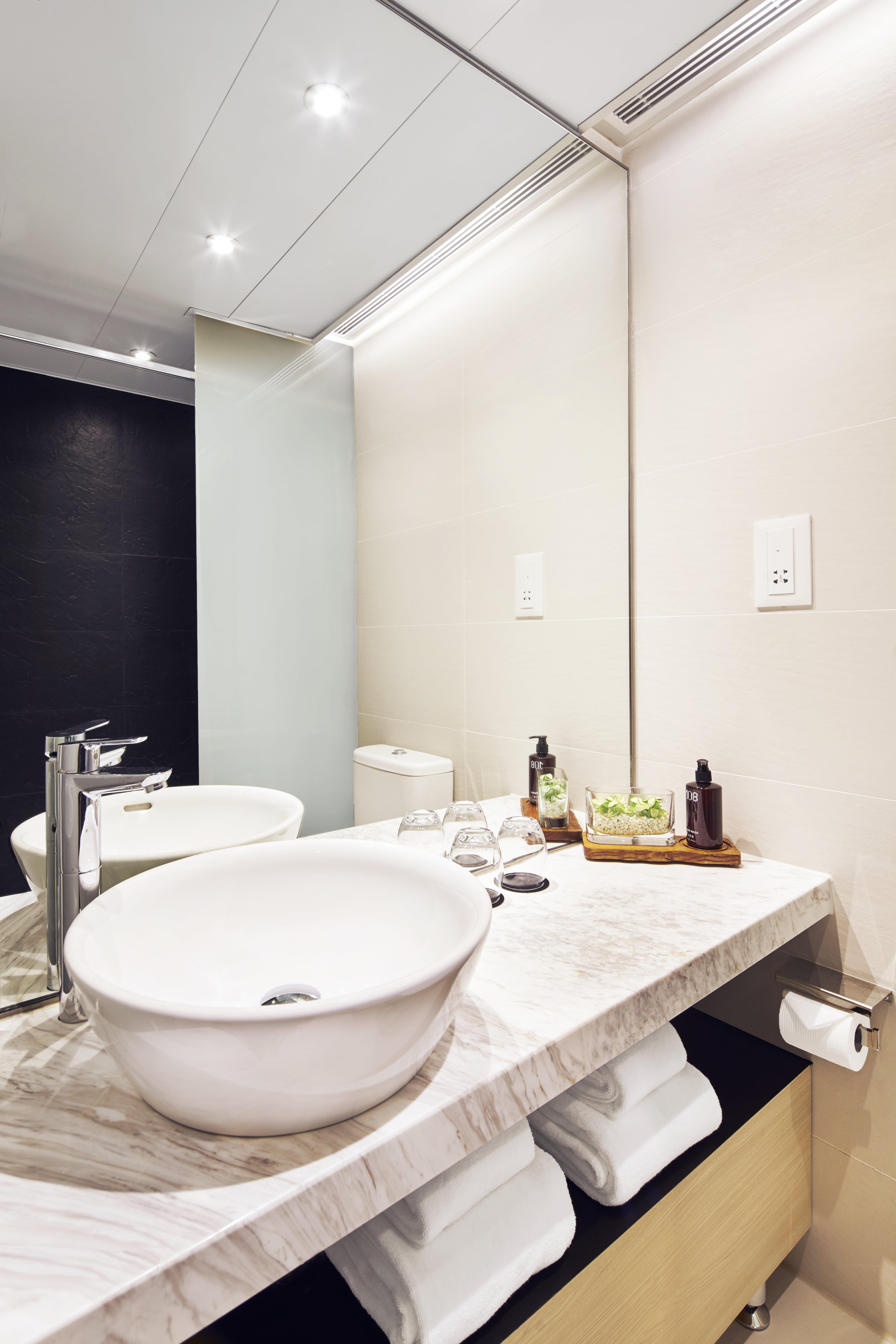 108, Hotel Hong Kong